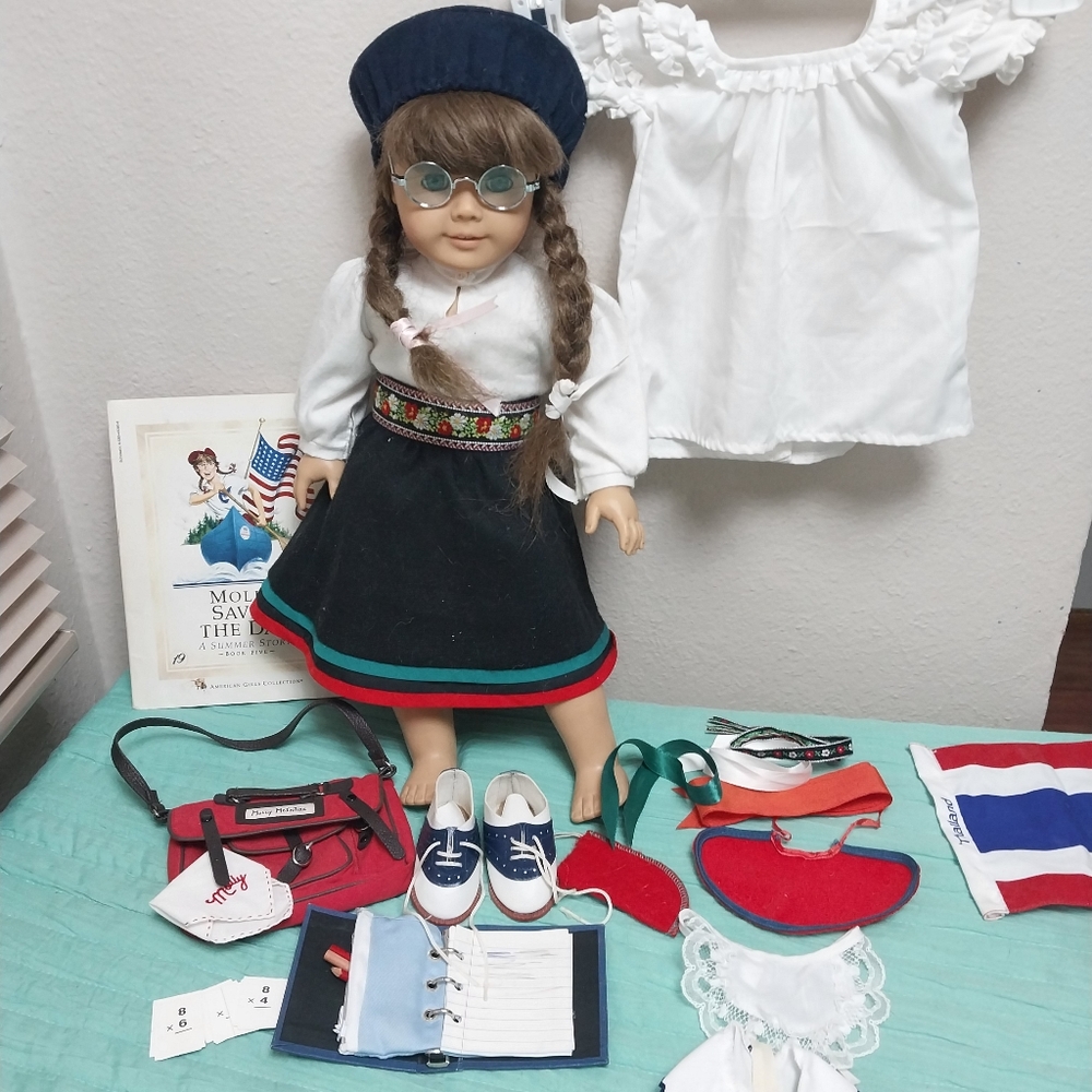American Girls RARE Molly McIntyre retired doll
